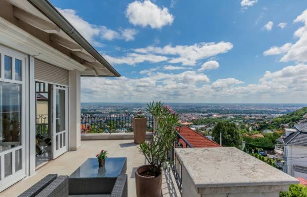 Picture Supply grows and bargaining power of buyers continues to increase