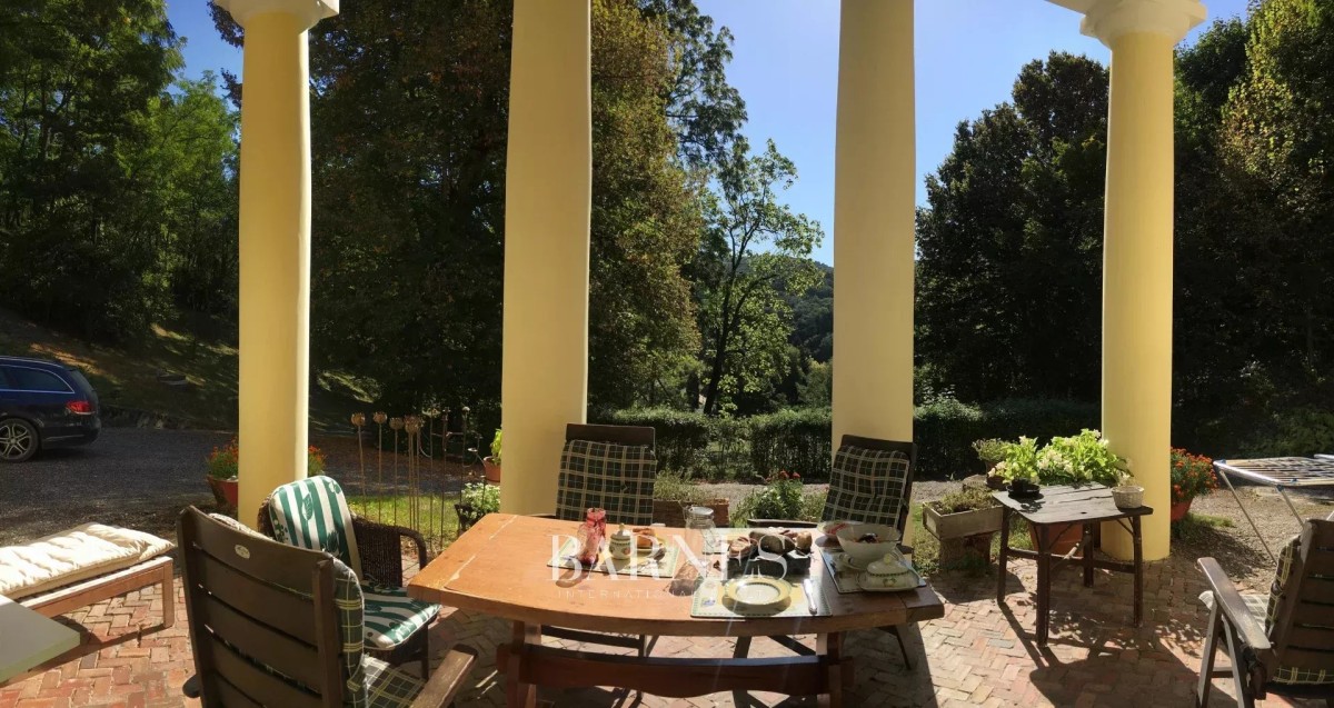 High Class Family Estate near Esztergom, with Renovation and Expansion Opportunities