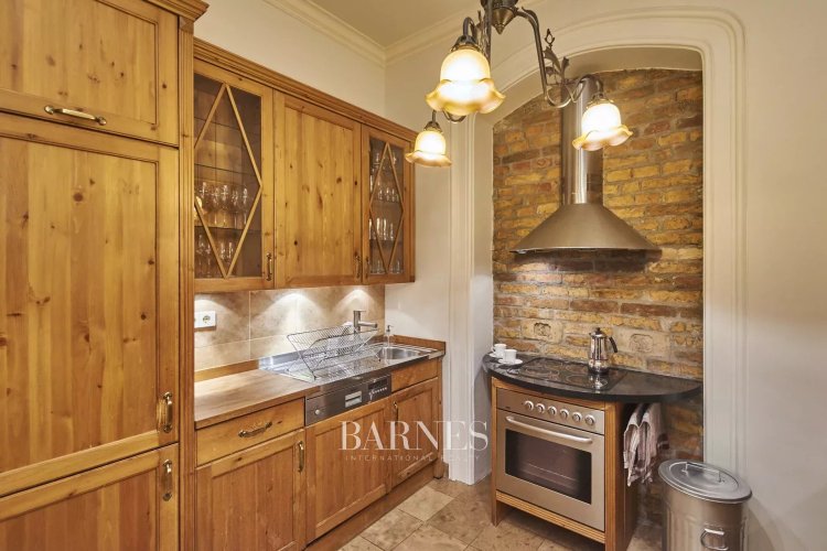 Elegáns nagypolgári lakás kiadó  az Andrássy út és a Bazilika szomszédságában