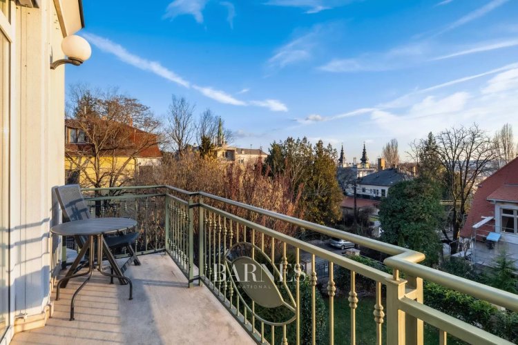 Kiadó: Panorámás, 3 hálószobás villalakás a Gellérthegy egyik csendes utcájában