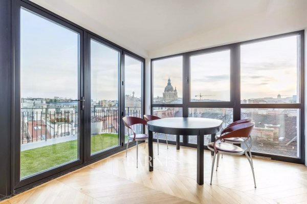 Exclusively at BARNES for sale: Unique Duplex Apartment with Panoramic Rooftop Terrace Near the Basilica