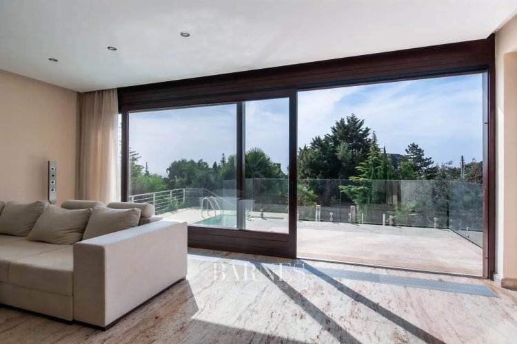 Kiadó Panorámás, Medencés, Luxus Családi Ház a II. Kerületben