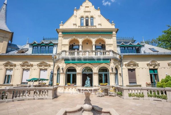Eclectic-neo-renaissance Villa on Rosehill