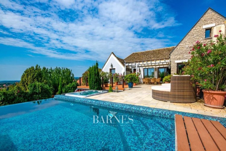 Luxusvilla háborítatlan örökpanorámával Balatonfüreden