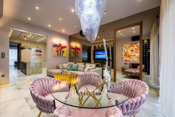 Stylish panoramic apartment with balcony in the city cener