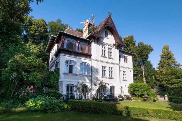 Turn-of-the-century villa on Sváb Hill