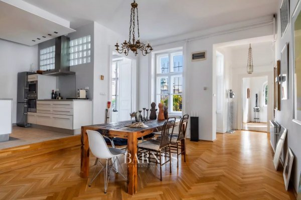 Art Collector's Home - 3 Bedroom Rental Apartment  at the Castle Skirt