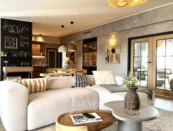 Kiadó három hálós, PANORÁMÁS, dupla teraszos lakás, heti takarítással a belvárosban!