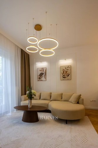 Apartment for Sale on Németvölgyi Road: Luxury 3-Bedroom + Study in a Villa Setting
