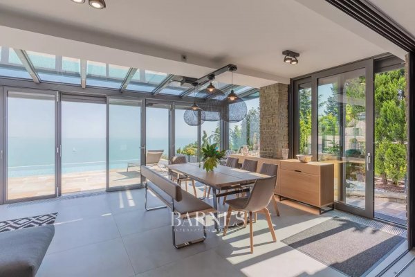 Örökpanorámás luxusvilla a Balaton északi partján