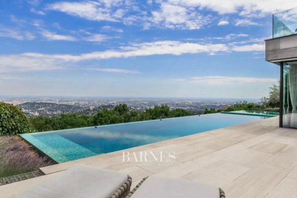 Contemporary, Modern Villa with an Unmissable, Eternal Panorama of Budapest