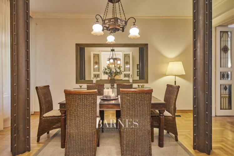 Elegáns nagypolgári lakás kiadó  az Andrássy út és a Bazilika szomszédságában