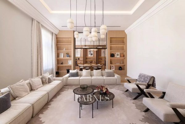 Lélegzetelállító reprezentatív lakás a város szívében