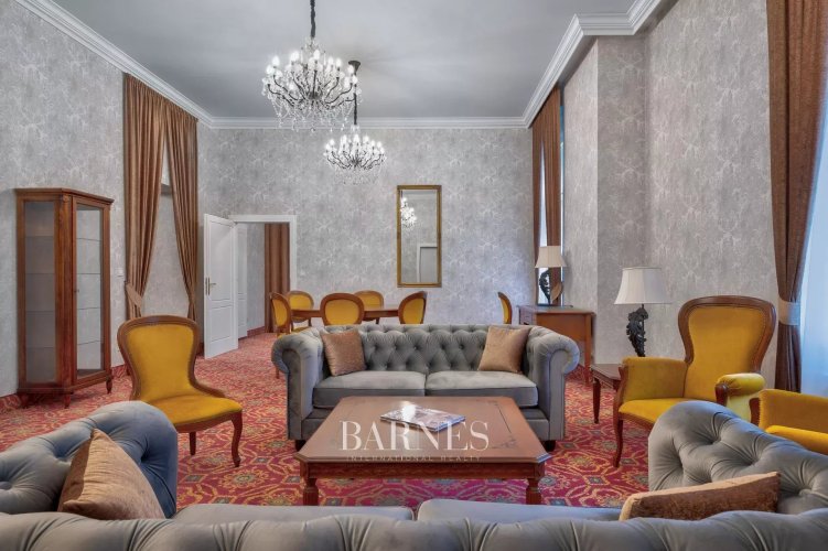 Klasszikus elegancia a Kodály Körönd ikonikus palotájában