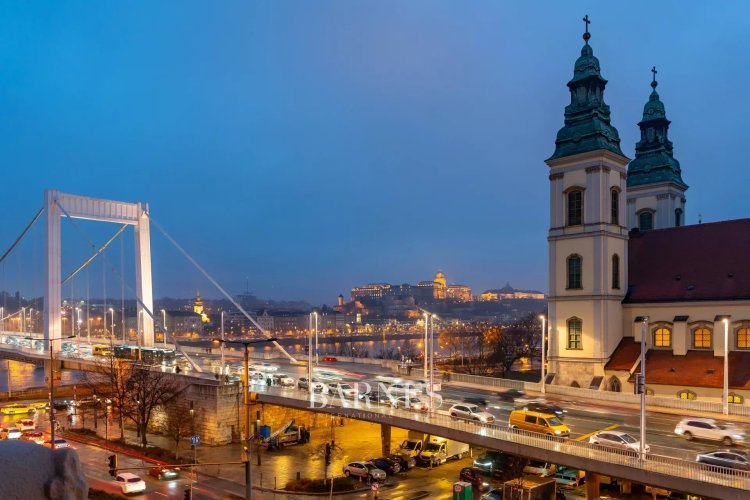 Luxury apartment with balcony and magnificent panoramic view at March 15. Square