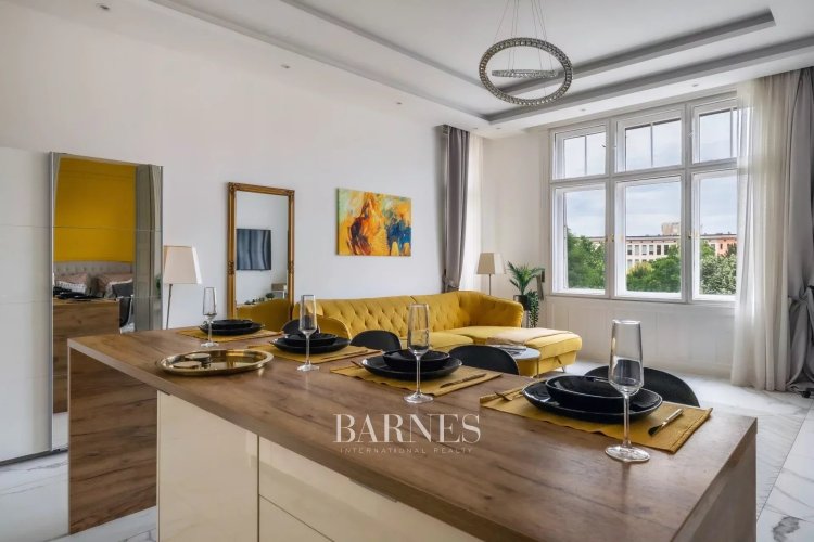 Home with a balcony and a view in the I. district to rent