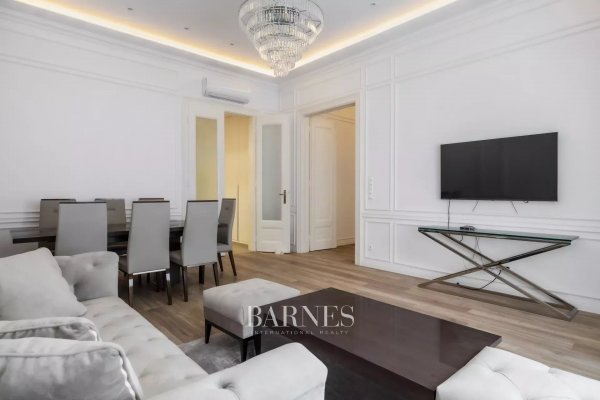 2 hálós, bútorozott, nagypolgári lakás a Bazilika közelében