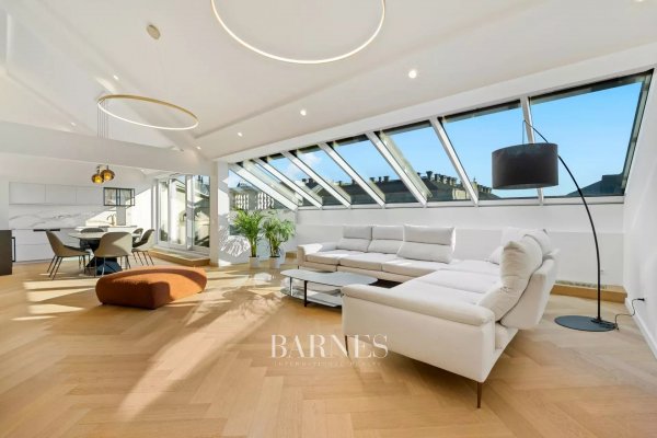 Panorámás duplex-lakás az Andrássy úton, építészettörténeti gyöngyszem tetején