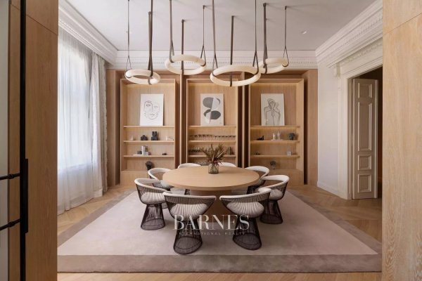 Lélegzetelállító reprezentatív lakás a város szívében