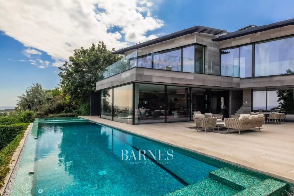 Contemporary, Modern Villa with an Unmissable, Eternal Panorama of Budapest