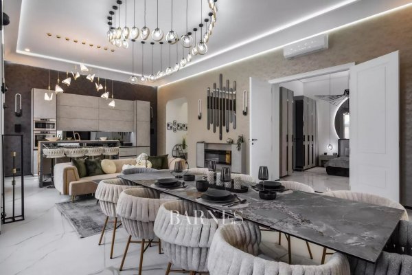 3-bedroom corner apartment with balcony on Museum Boulevard