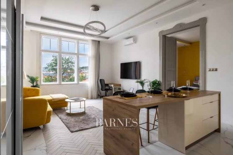 Home with a balcony and a view in the I. district to rent