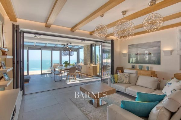 Örökpanorámás luxusvilla a Balaton északi partján