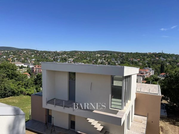 Új építésű, panorámás penthouse lakás eladó a III. kerületben