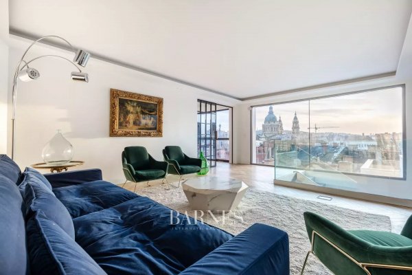 Exclusively at BARNES for sale: Unique Duplex Apartment with Panoramic Rooftop Terrace Near the Basilica