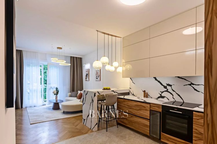 Eladó lakás a Németvölgyi úton: luxus, 3 hálós + dolgozós lakás villakörnyezetben