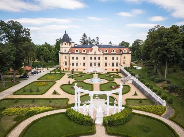 Unique historic mansion for sale – a rebirth of 1898 aristocratic elegance