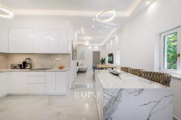 Citadellára panorámás, 3 hálós lakás, szecessziós társasvillában