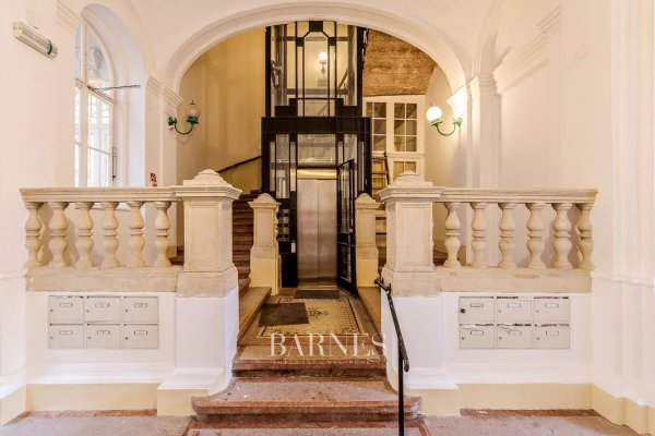 Andrássy úti lakás felújított műemlék épületben