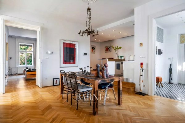 Art Collector's Home - 3 Bedroom Rental Apartment  at the Castle Skirt