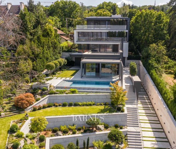Turnkey luxury panoramic family villa in XII. District
