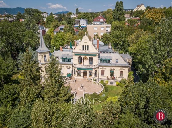 Eklektikus-neoreneszánsz villaépület a Rózsadombon