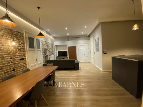 6-apartment Airbnb property for sale in the downtown area!