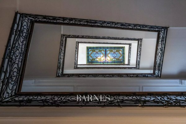 High-Class apartment for renovation in an Art Nouveau Building