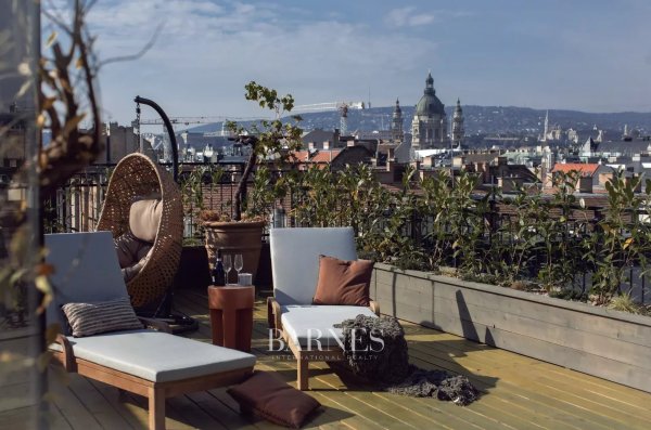 Kiadó három hálós, PANORÁMÁS, dupla teraszos lakás, heti takarítással a belvárosban!