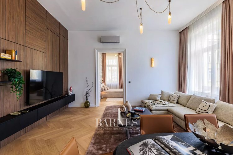 Exceptional Corner Apartment for Sale in the Heart of Budapest, District 5
