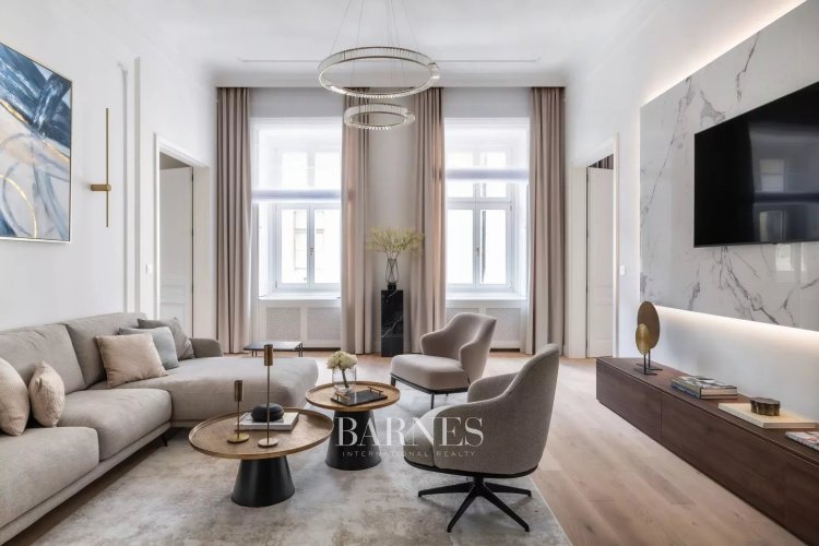 EXCLUSIVE LUXURY APARTMENT ON VÁCI STREET – PREMIUM QUALITY, TIMELESS ELEGANCE