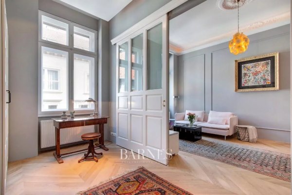 Two Bedroomed, Furnished Apartment in the 'Classical Downtown'