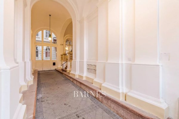 Andrássy úti lakás felújított műemlék épületben