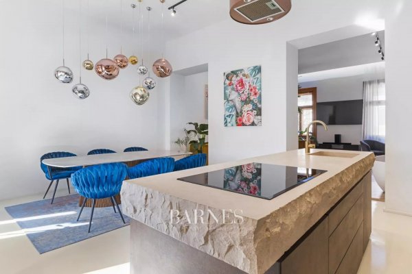 For sale: a nicely renovated property with 3 bedrooms on Podmaniczky Street!