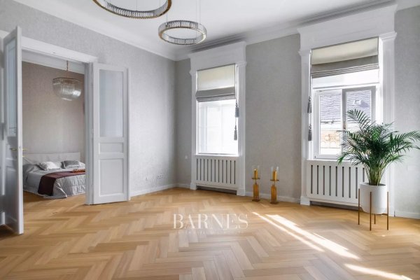 Sophisticated elegance in Alkotmány street