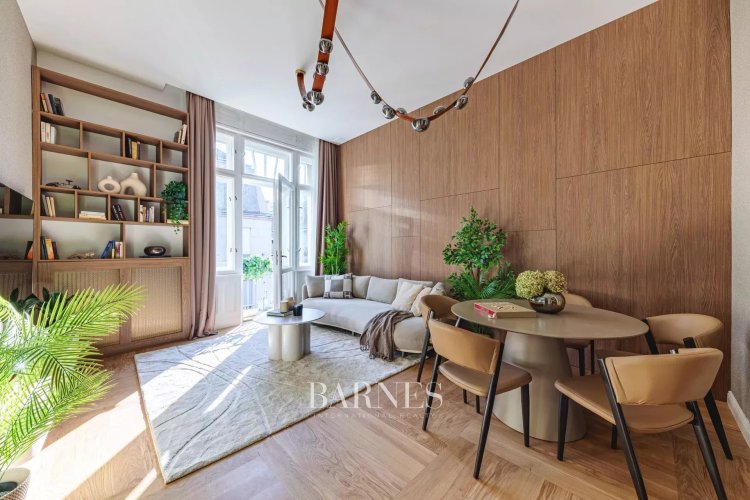 Newly Renovated Apartment with Three Balconies by Haris köz