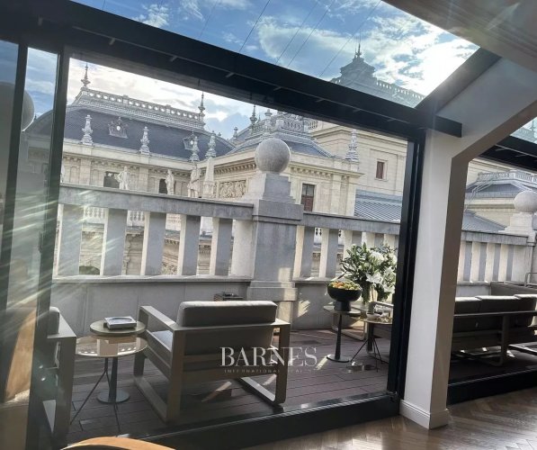 Panorámás luxus penthouse az Operaház és a Balettintézet szomszédságában