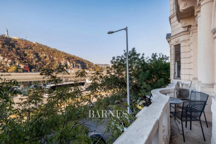DUNAI PANORÁMÁS, ERKÉLYES LAKÁS A BELGRÁD RAKPARTON