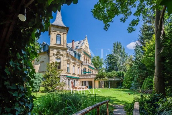 Eklektikus-neoreneszánsz villaépület a Rózsadombon