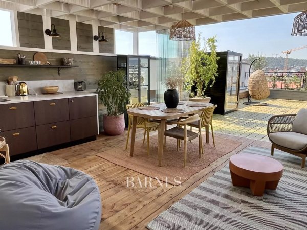 Kiadó három hálós, PANORÁMÁS, dupla teraszos lakás, heti takarítással a belvárosban!